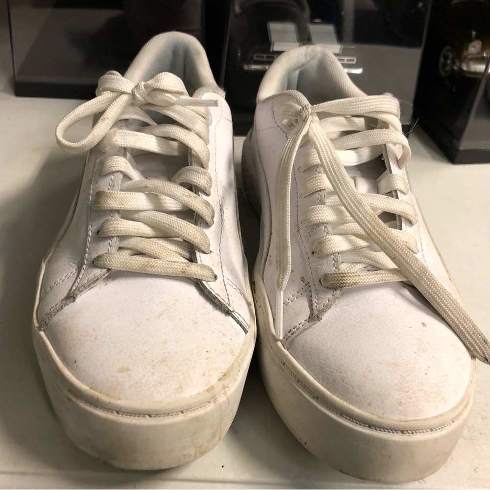 USED Womans Puma Shoes Size 7.5